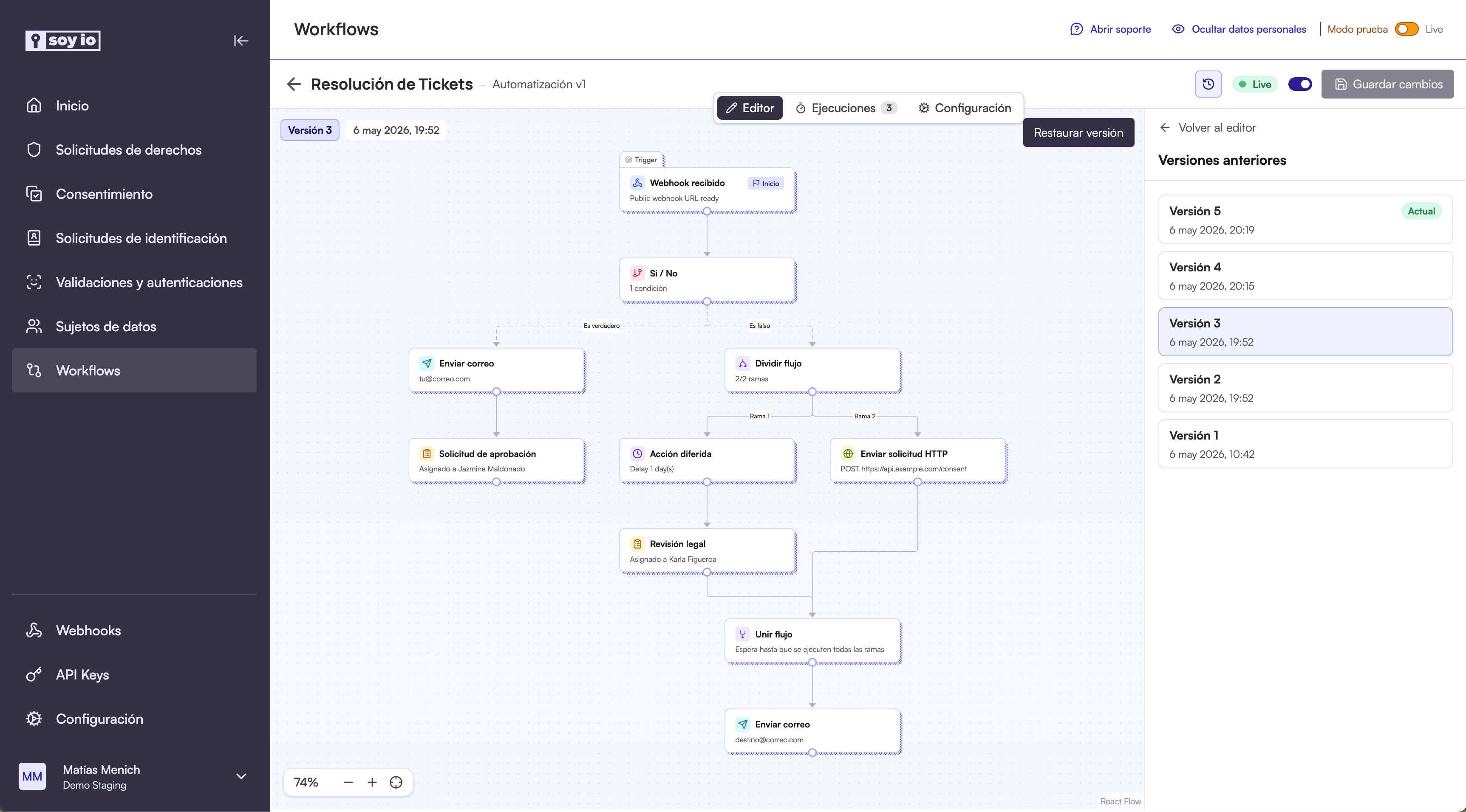 Historial de versiones de un workflow con versiones anteriores y vista previa de una versión seleccionada